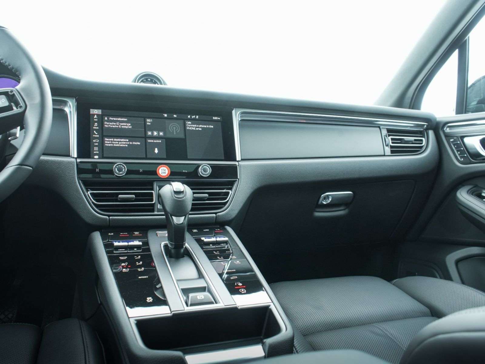 2026 Porsche Macan thumb 25