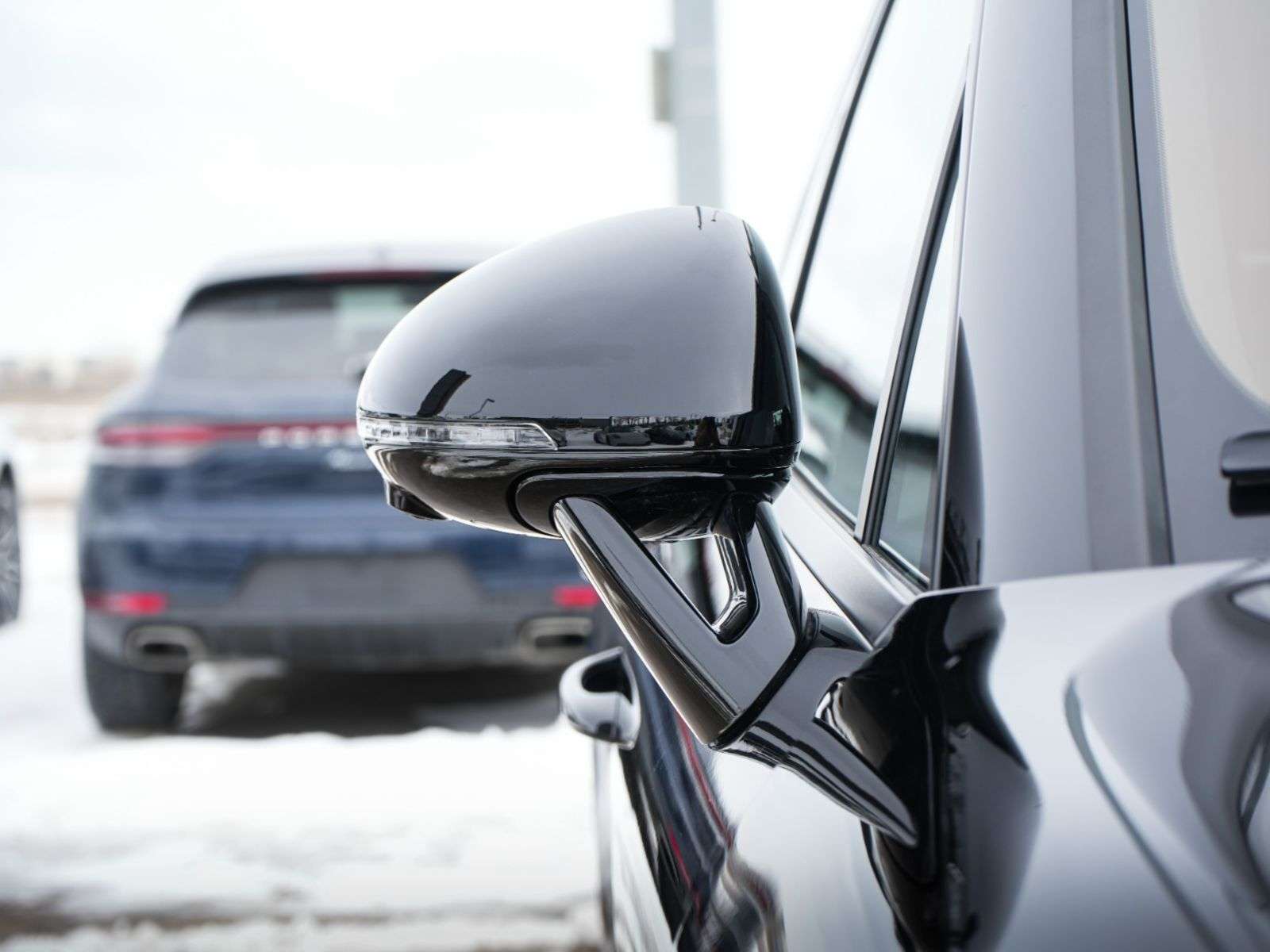 2026 Porsche Macan thumb 12