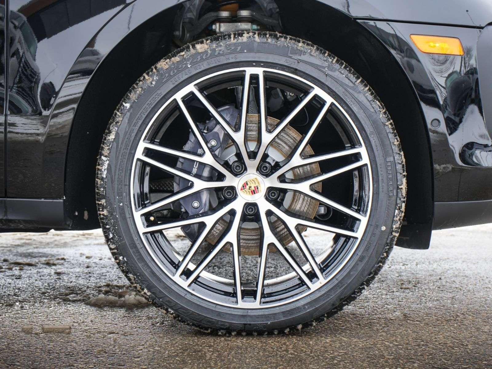 2026 Porsche Macan alt 2