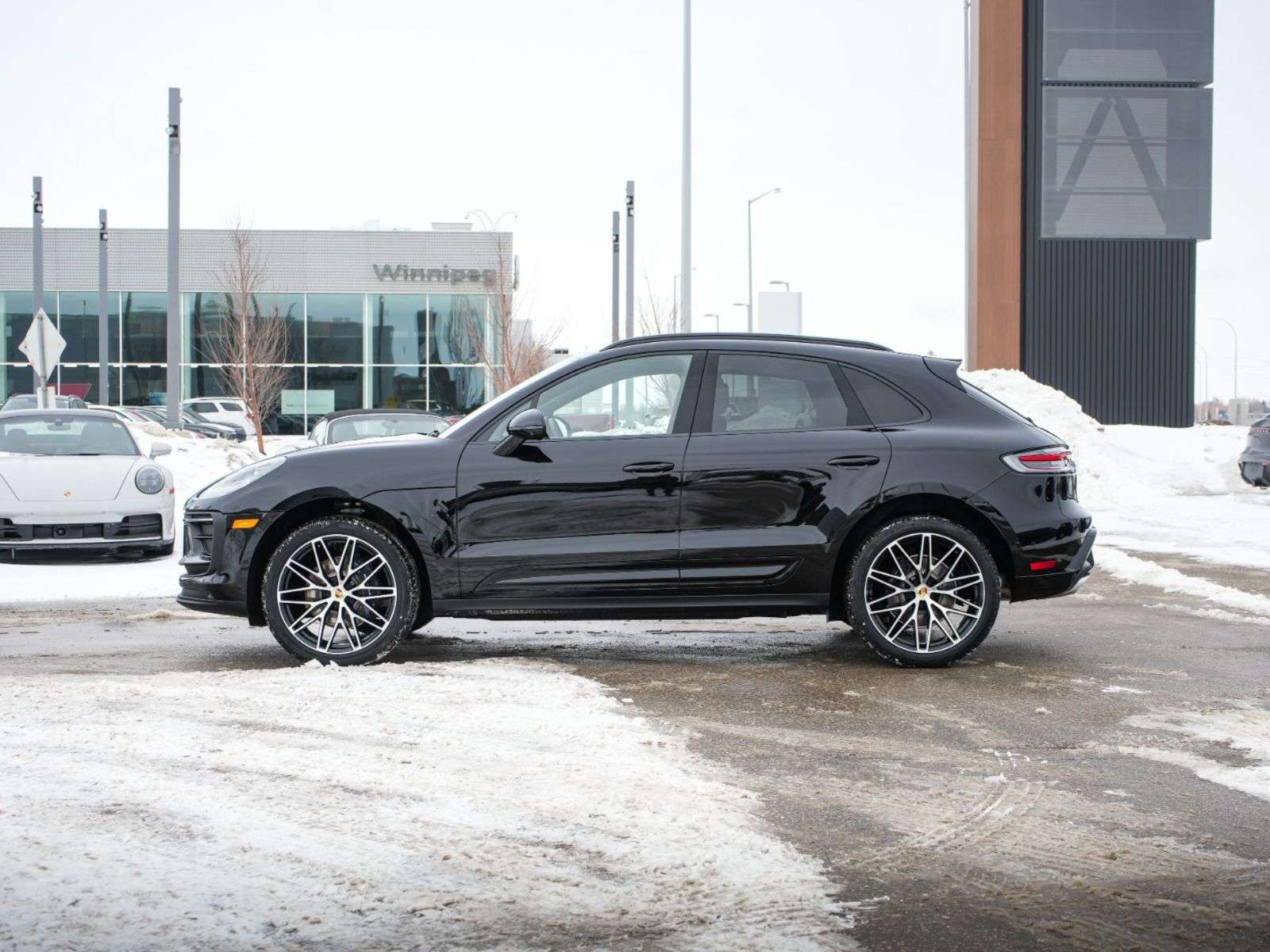 2026 Porsche Macan alt 4