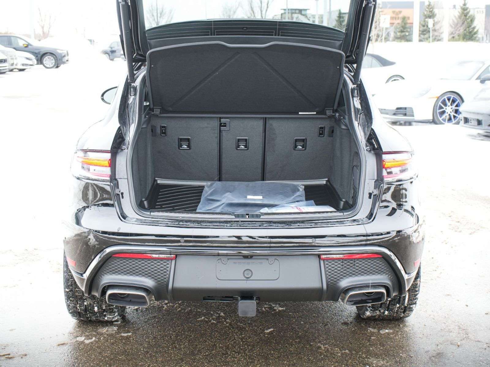 2026 Porsche Macan thumb 9