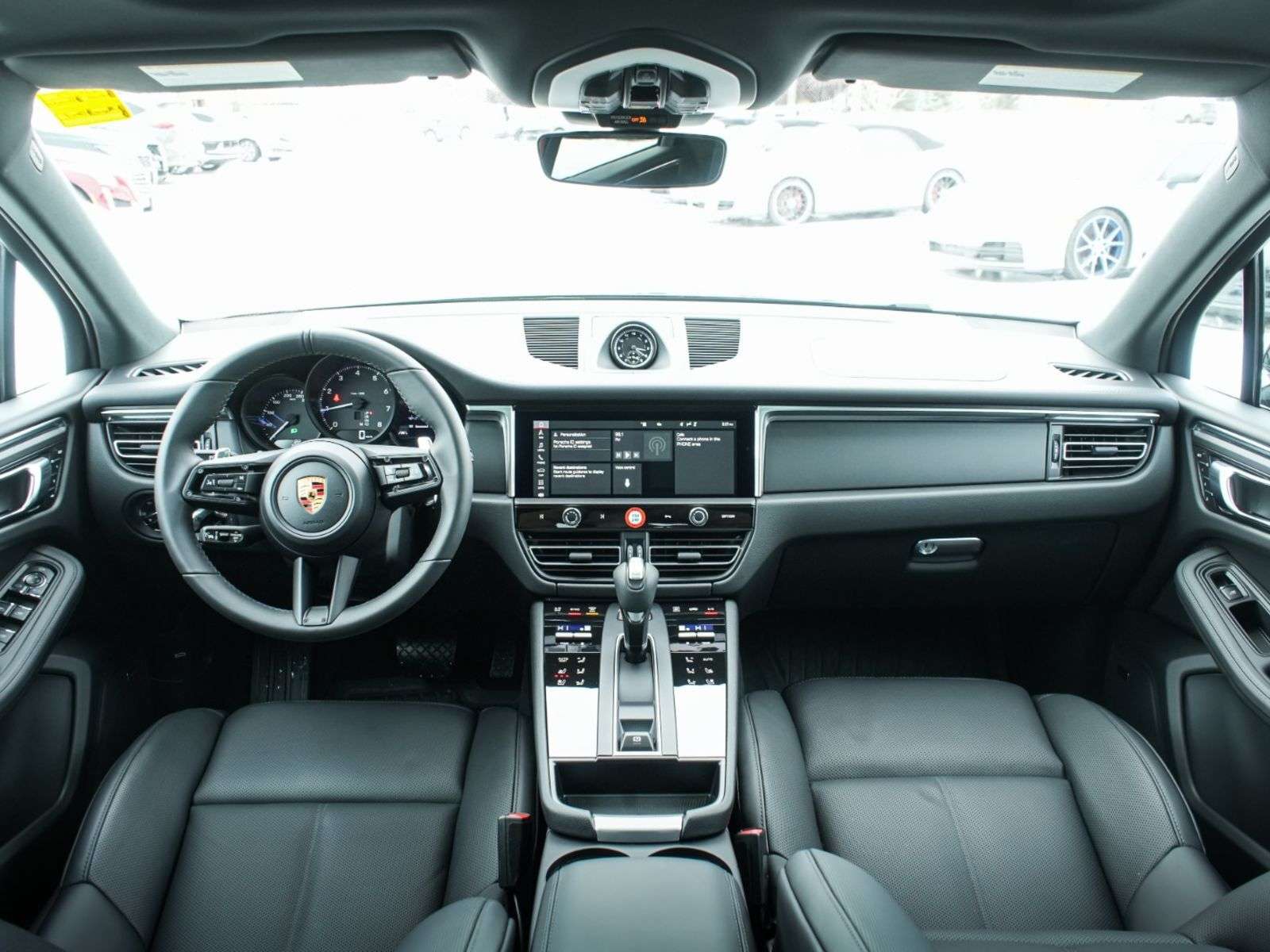 2026 Porsche Macan alt 3