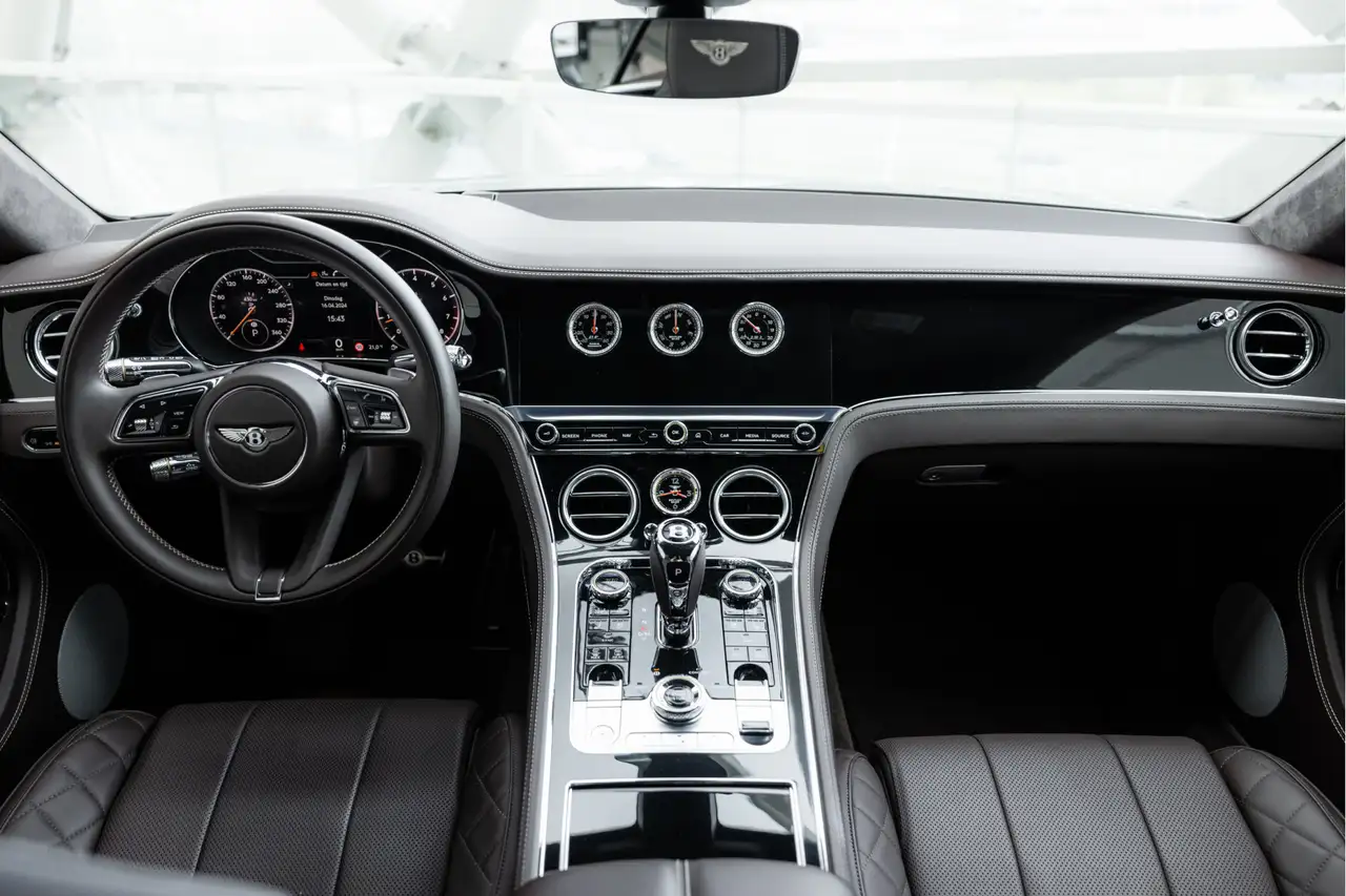 Bentley Continental GT 2022 — фото 8