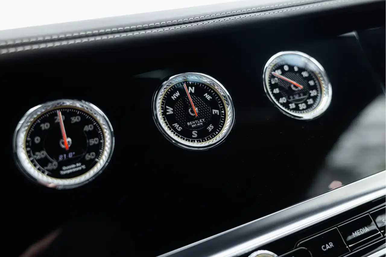 Bentley Continental GT 2022 — фото 14