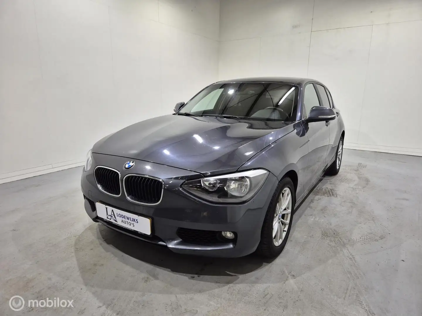 BMW 116 1-serie 116i Urban Line Grijs - 1
