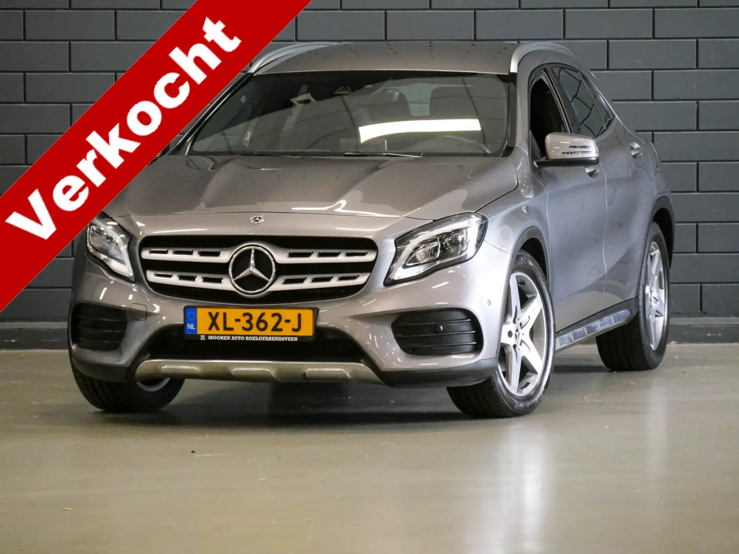 Mercedes-Benz GLA 180 Business Solution AMG | CAMERA | NAVIGATIE | Grey - 1