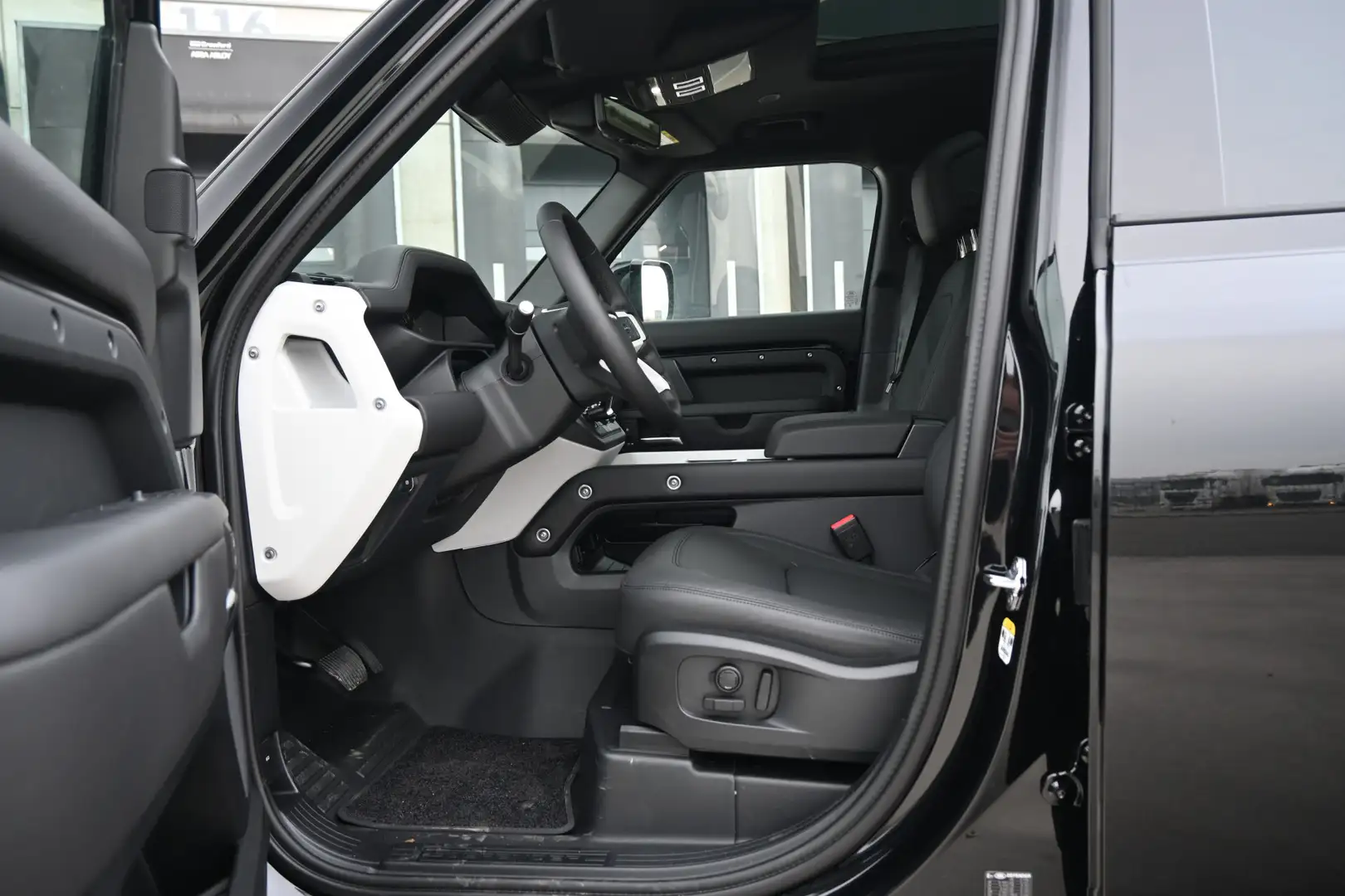 Land Rover Defender 110 2.0 P300e 110 X-Dynamic HSE Schwarz - 2