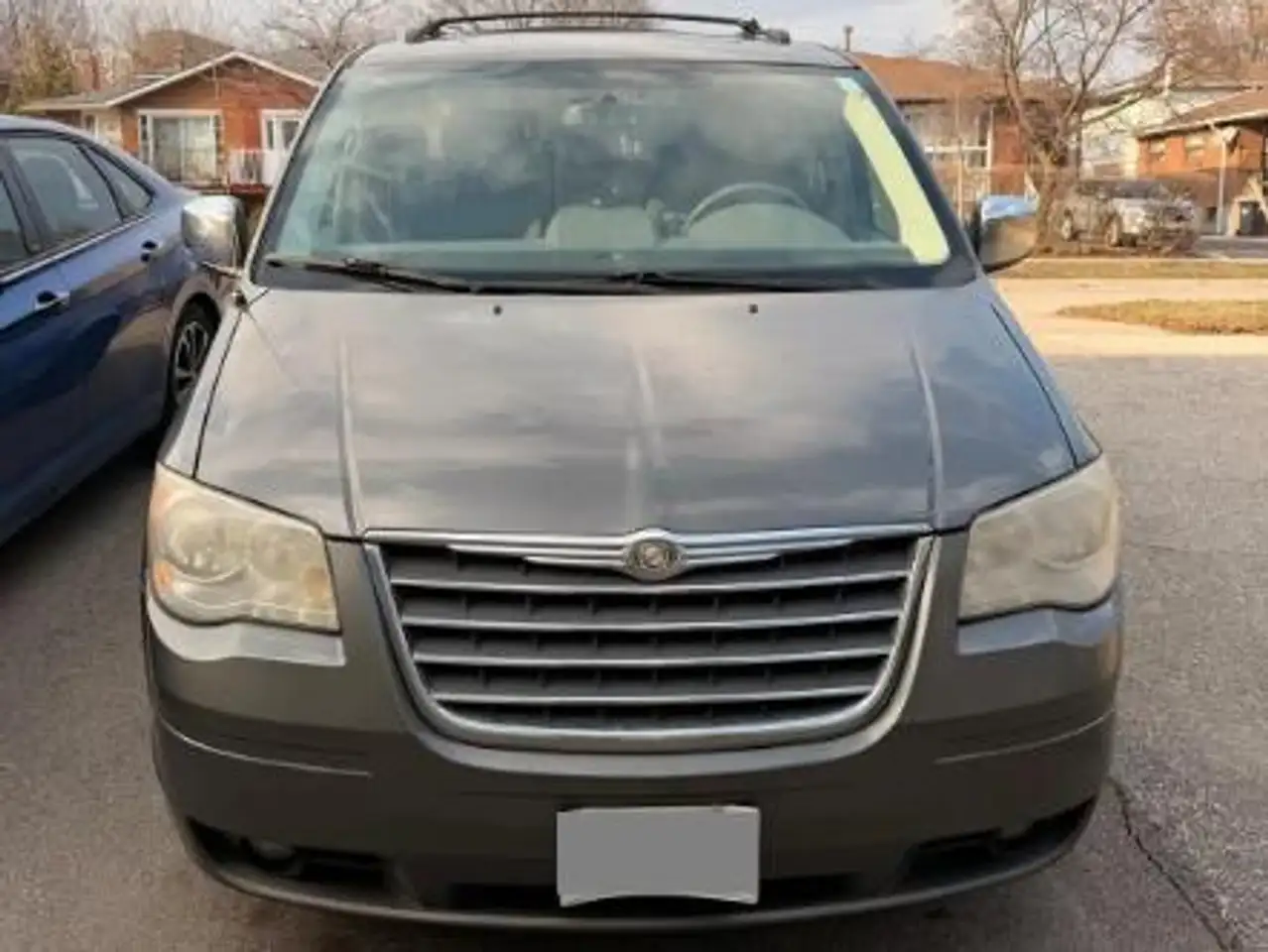 Chrysler Town & Country снимка Chrysler Town & Country