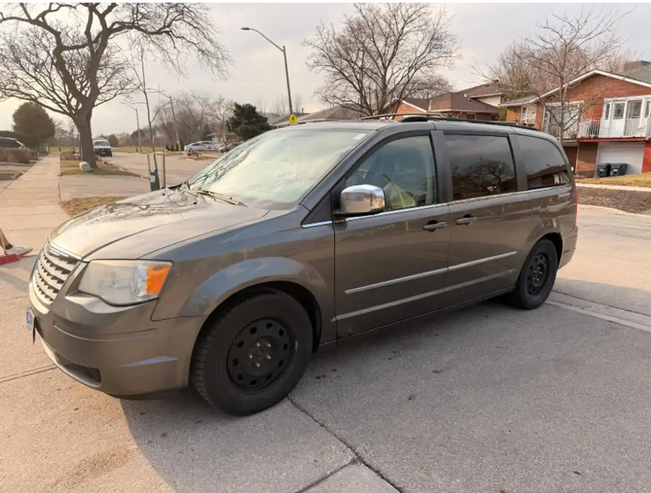 Chrysler Town & Country снимка Chrysler Town & Country