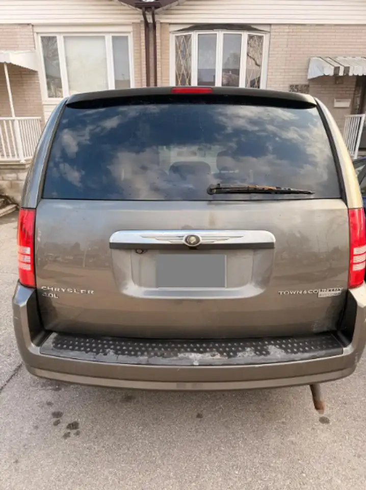 Chrysler Town & Country снимка Chrysler Town & Country