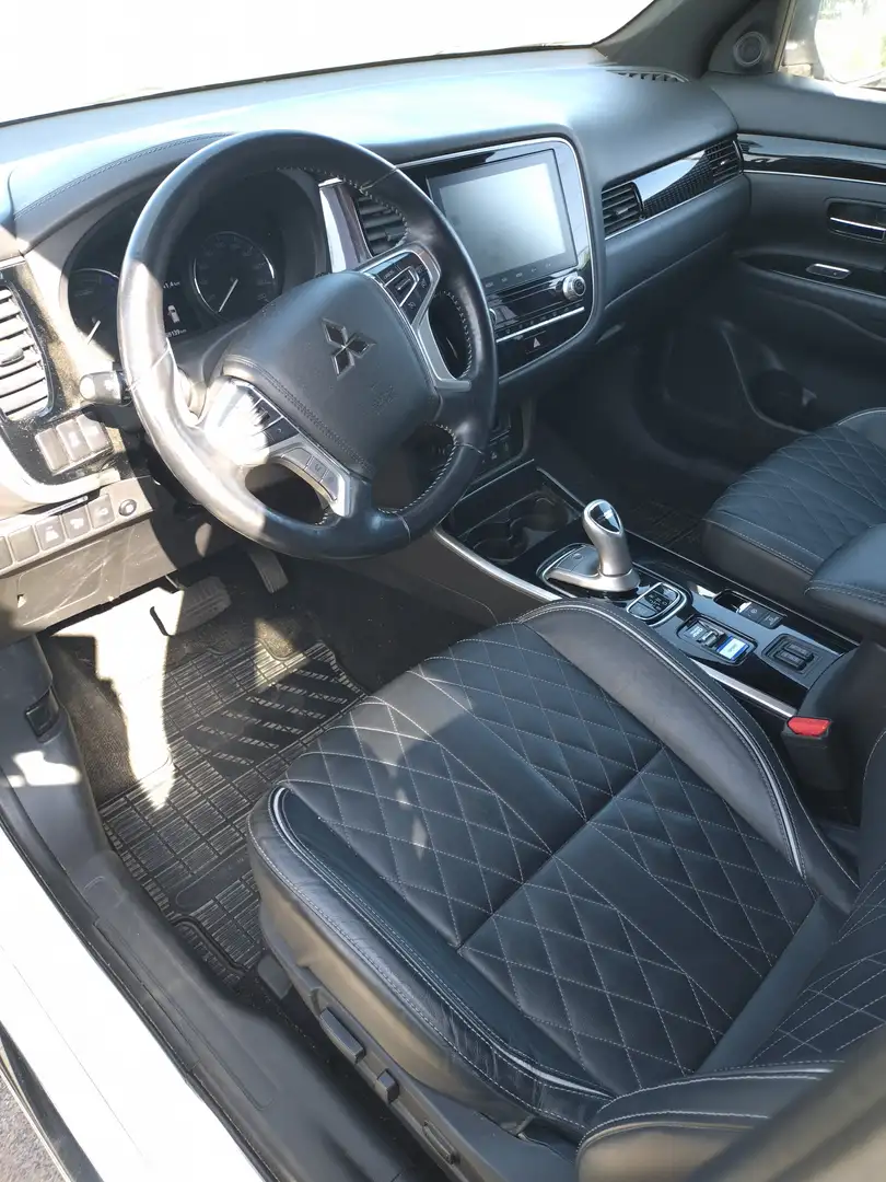 Mitsubishi Outlander PHEV Top 4WD Weiß - 2