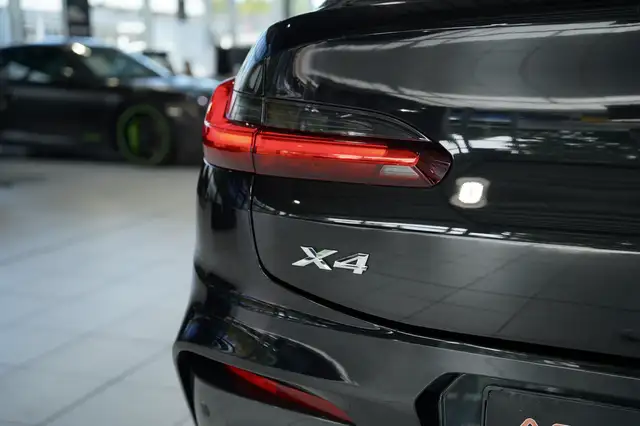 BMW X4 view 13