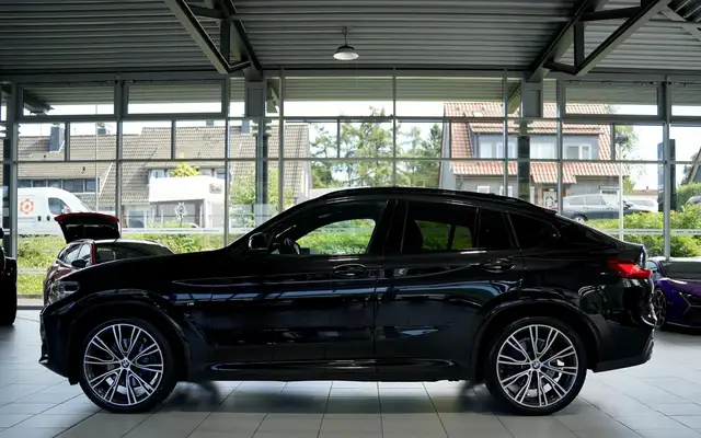BMW X4 view 11