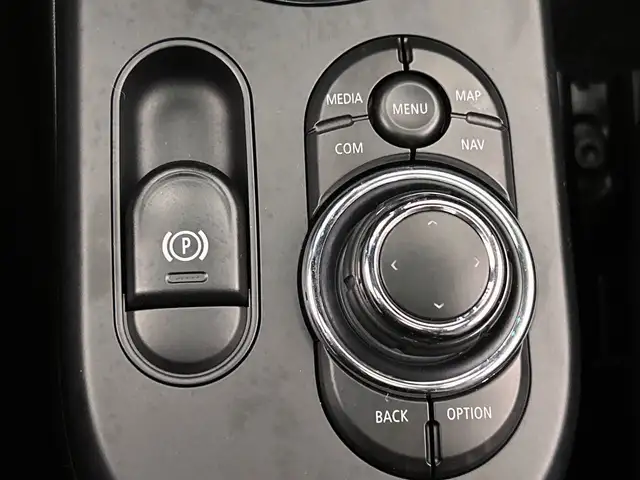 Mini Hatch view 29