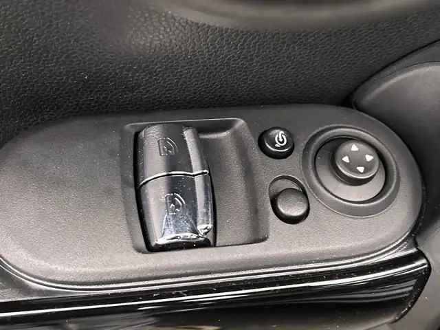 Mini Hatch view 15