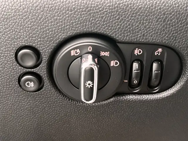 Mini Hatch view 16