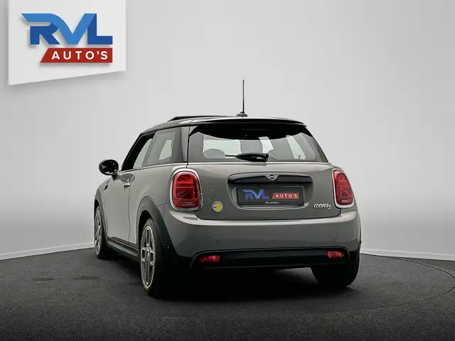 Mini Hatch view 3