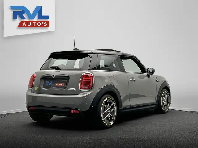 Mini Hatch view 5