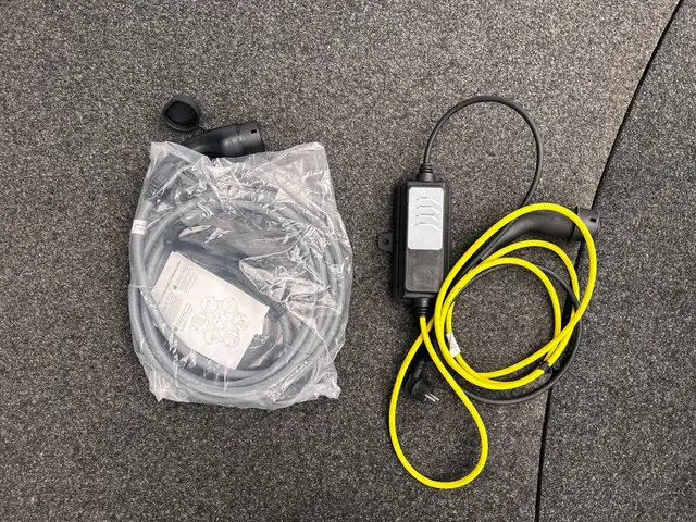 Mini Hatch view 10