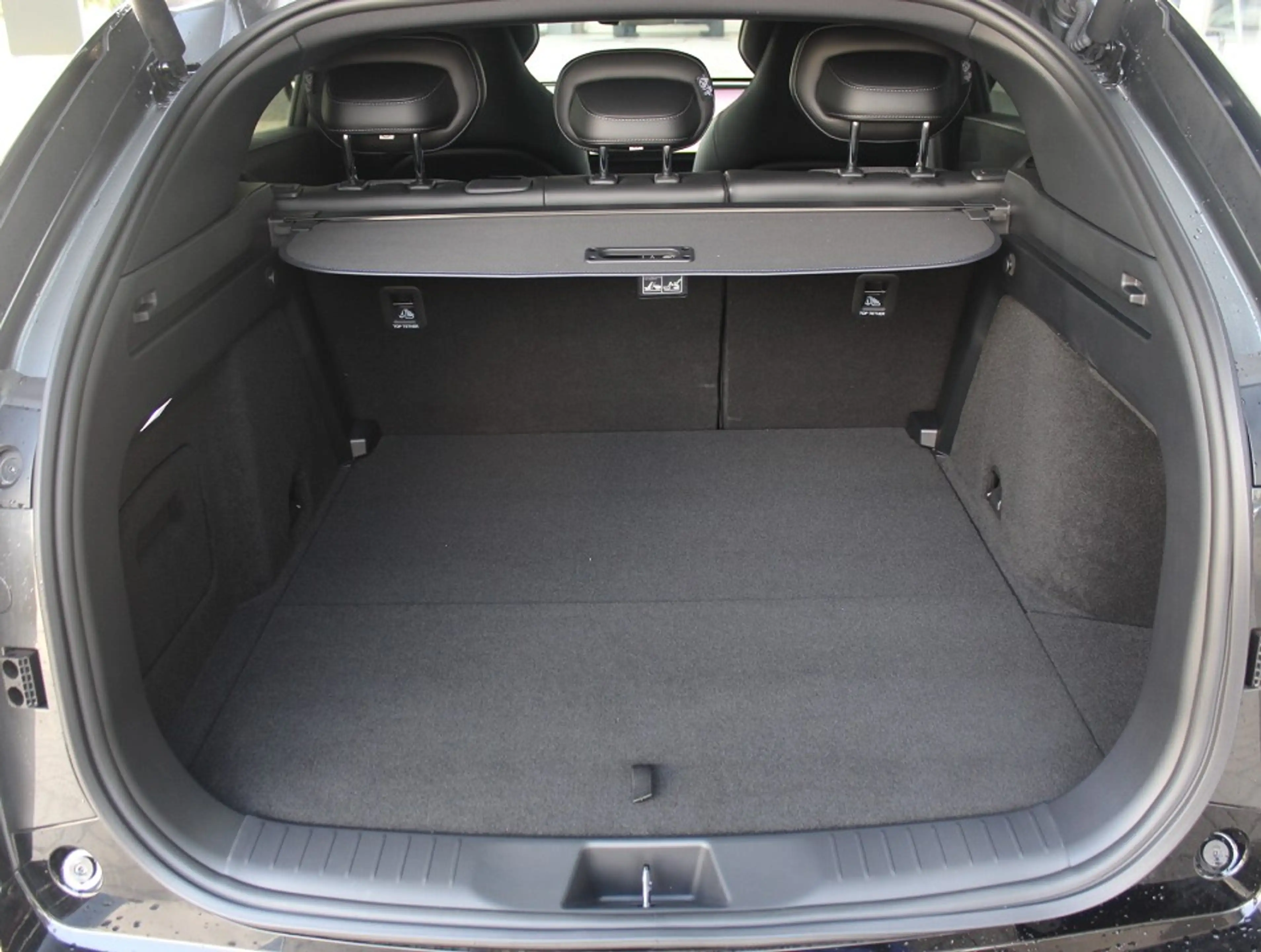 Mazda CX-6e EV-258 Takumi Plus DIGI. SPIEGEL 21" PANO — photo 9