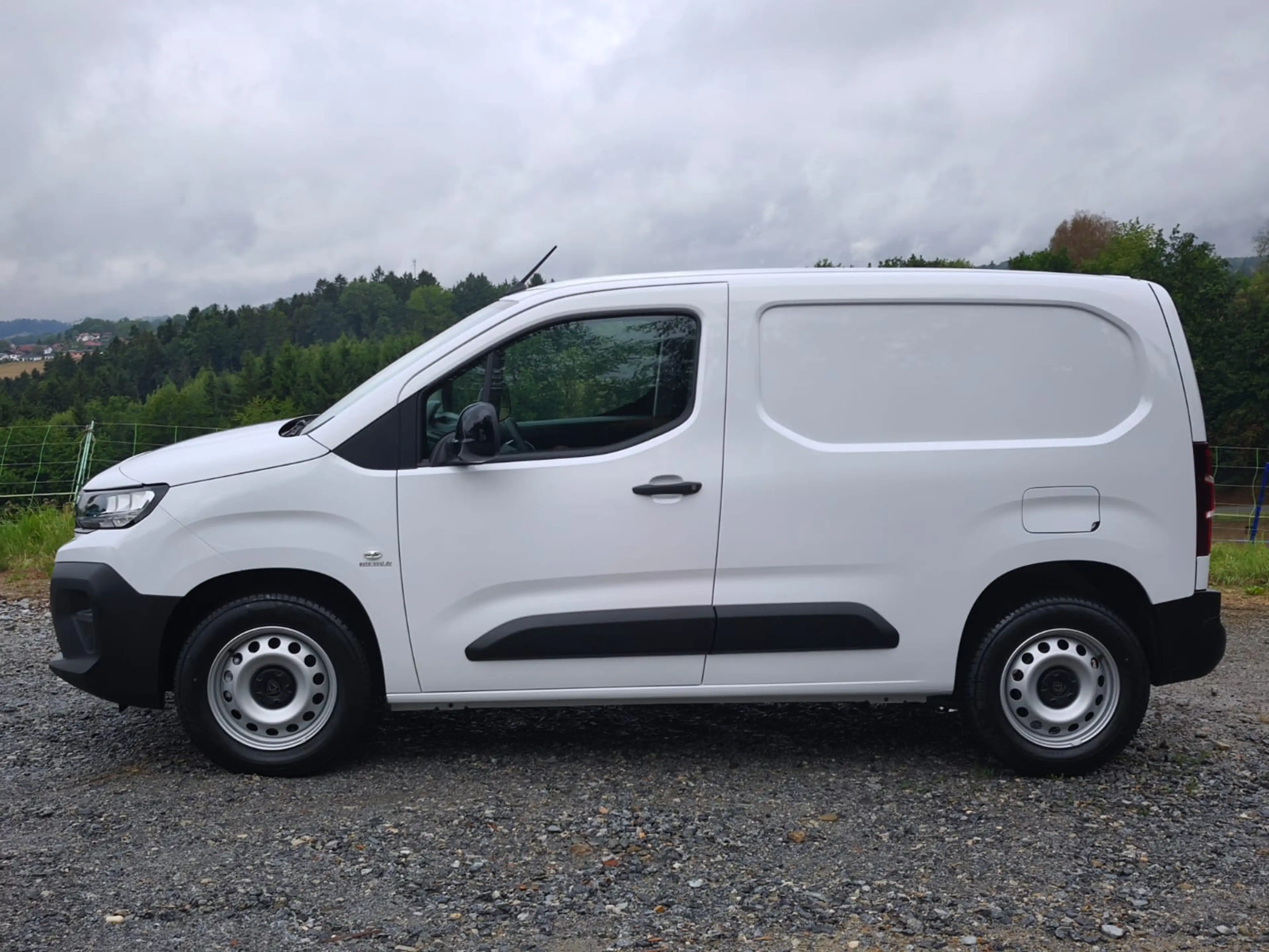 Peugeot Partner M Diesel 100 L1 3-Sitze,Worksite,Holz,RFK,Winter — photo 4