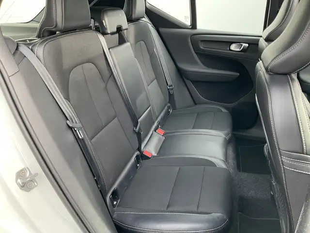 Volvo XC40 view 15