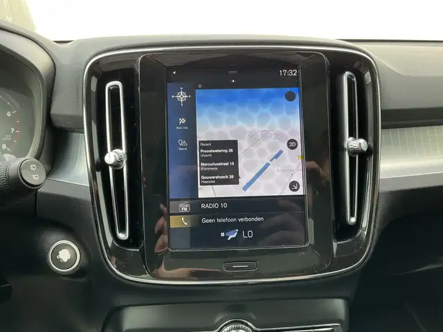Volvo XC40 view 5