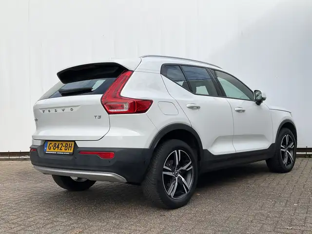 Volvo XC40 view 9