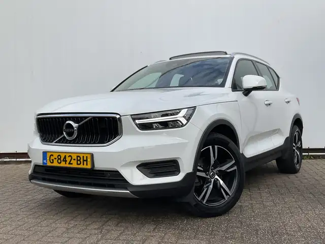 Volvo XC40 view 8