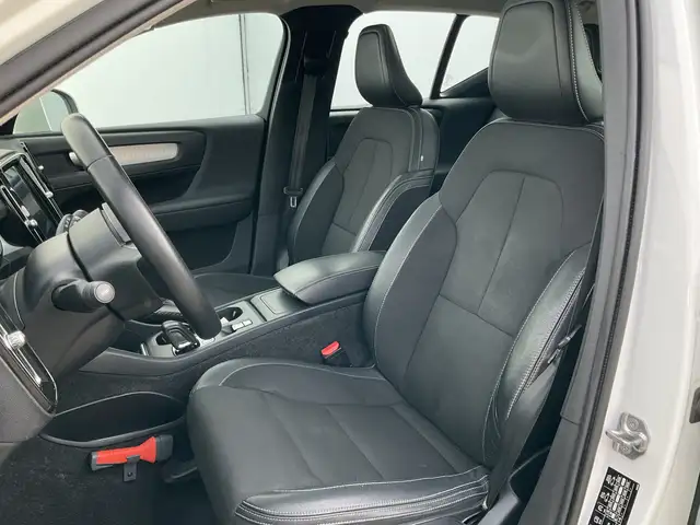 Volvo XC40 view 4