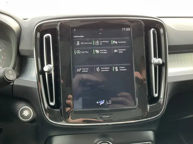 Volvo XC40 view 6