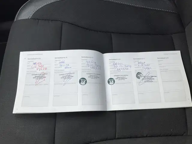 Volvo XC40 view 10