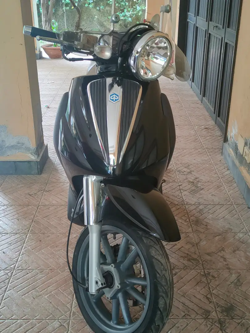 Piaggio Beverly 250 Cruiser Černá - 1
