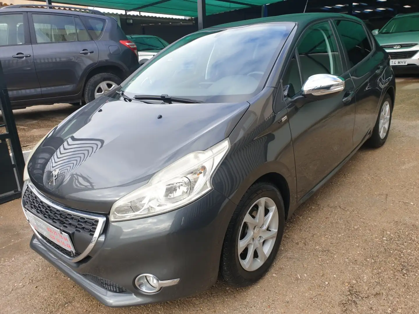 Peugeot 208 1.4HDi Style Gris - 1
