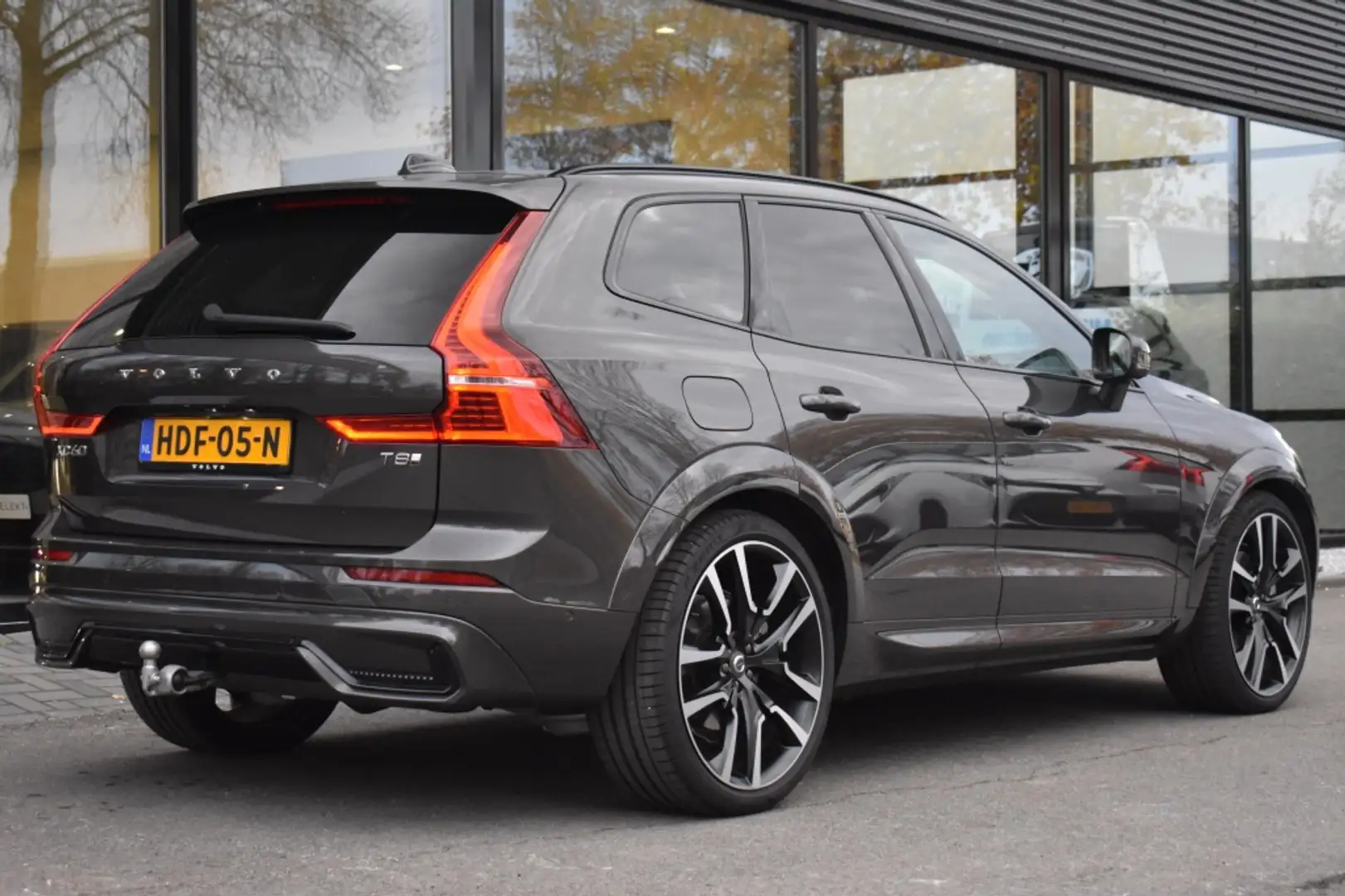 Volvo XC60 T8 455pk AWD Ultra Dark | Luchtvering | Massage | Gris - 2