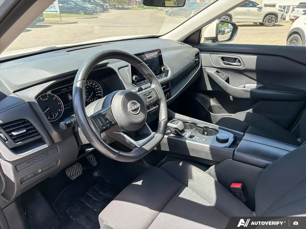Nissan Rogue снимка Nissan Rogue