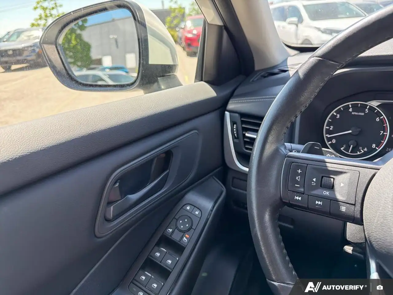 Nissan Rogue снимка Nissan Rogue