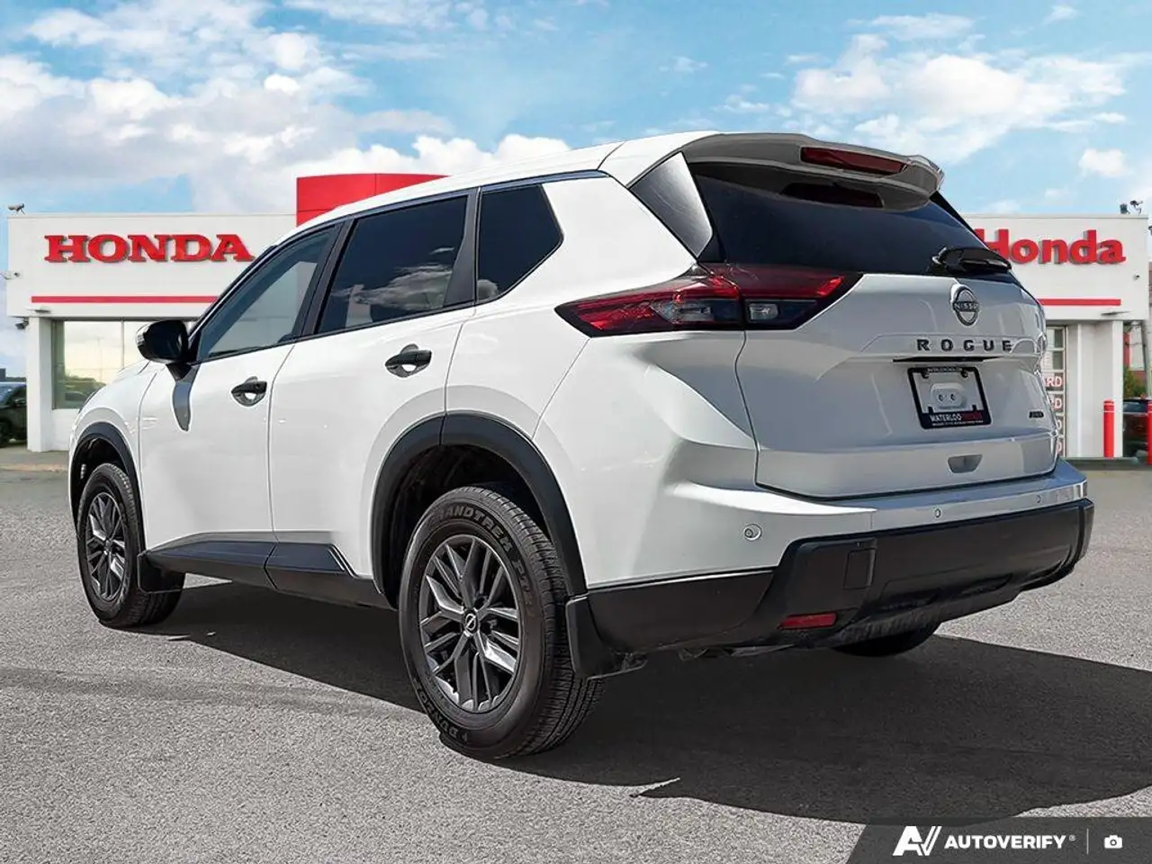 Nissan Rogue снимка Nissan Rogue