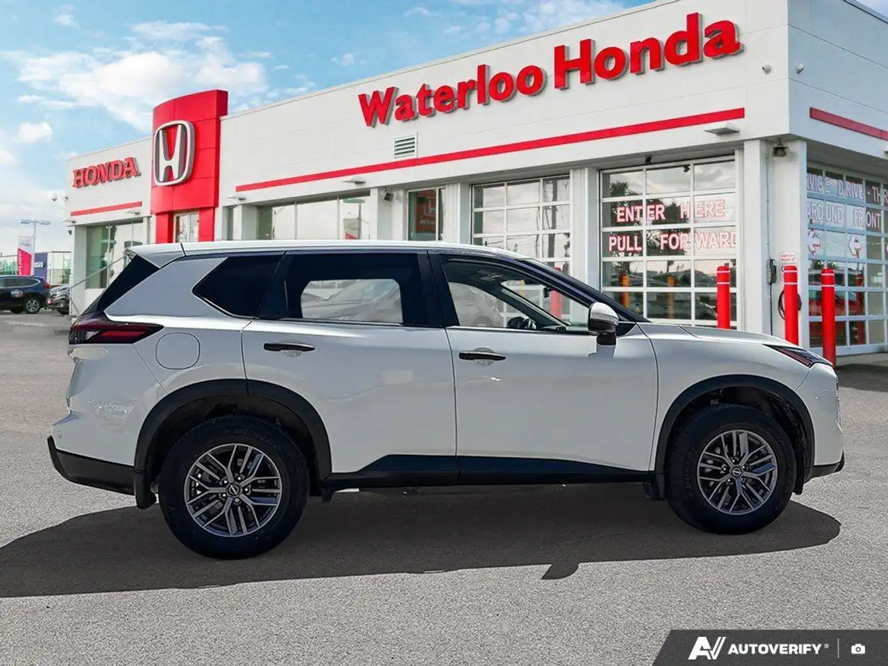 Nissan Rogue снимка Nissan Rogue