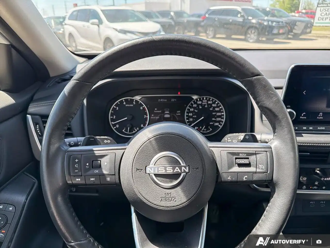 Nissan Rogue снимка Nissan Rogue