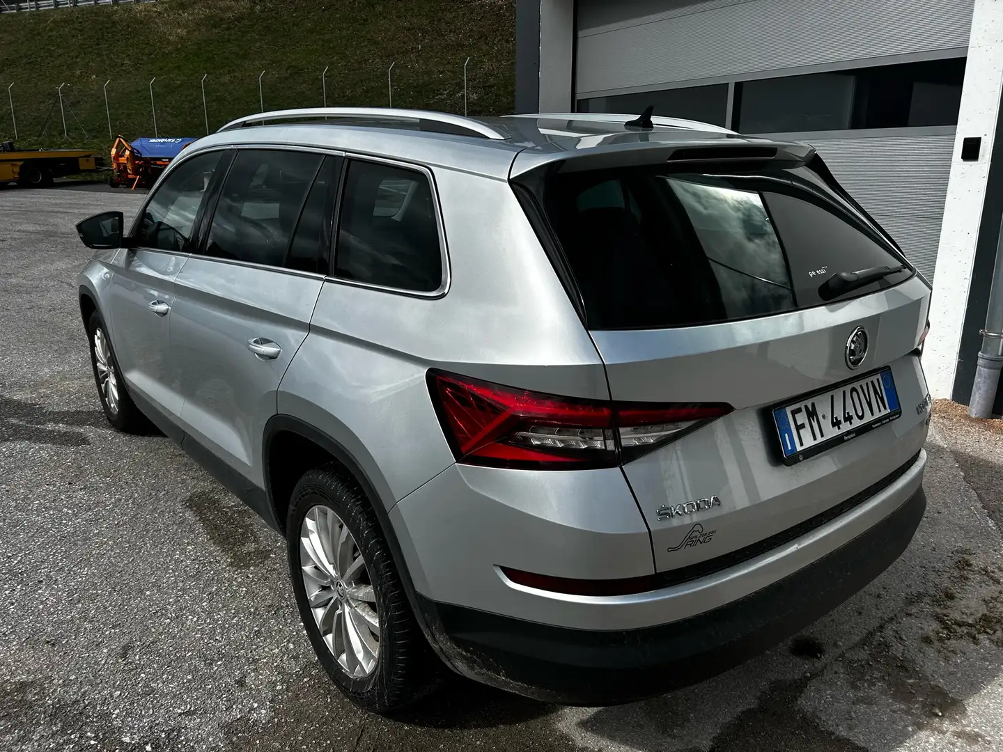 Skoda Kodiaq 2.0 tdi Executive 4x4 dsg Šedá - 2