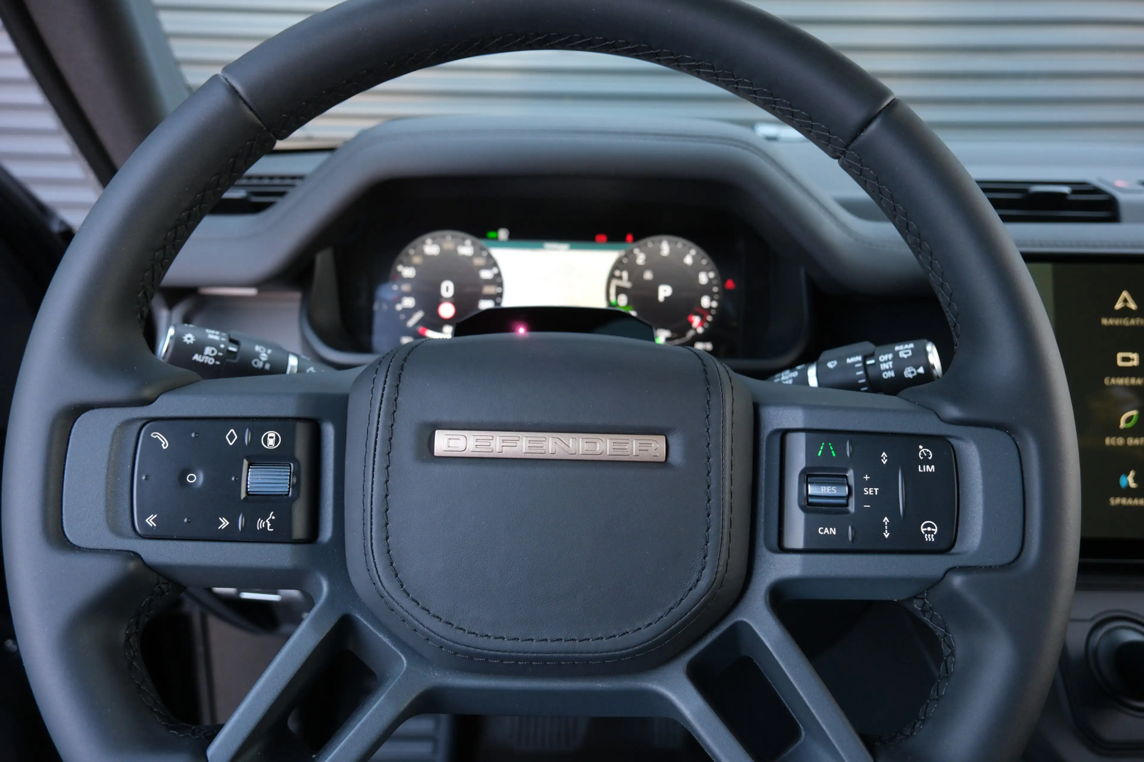 Land Rover Defender 110 P300e 110 X-Dynamic SE 5-Year Edition! | NP € — photo 33