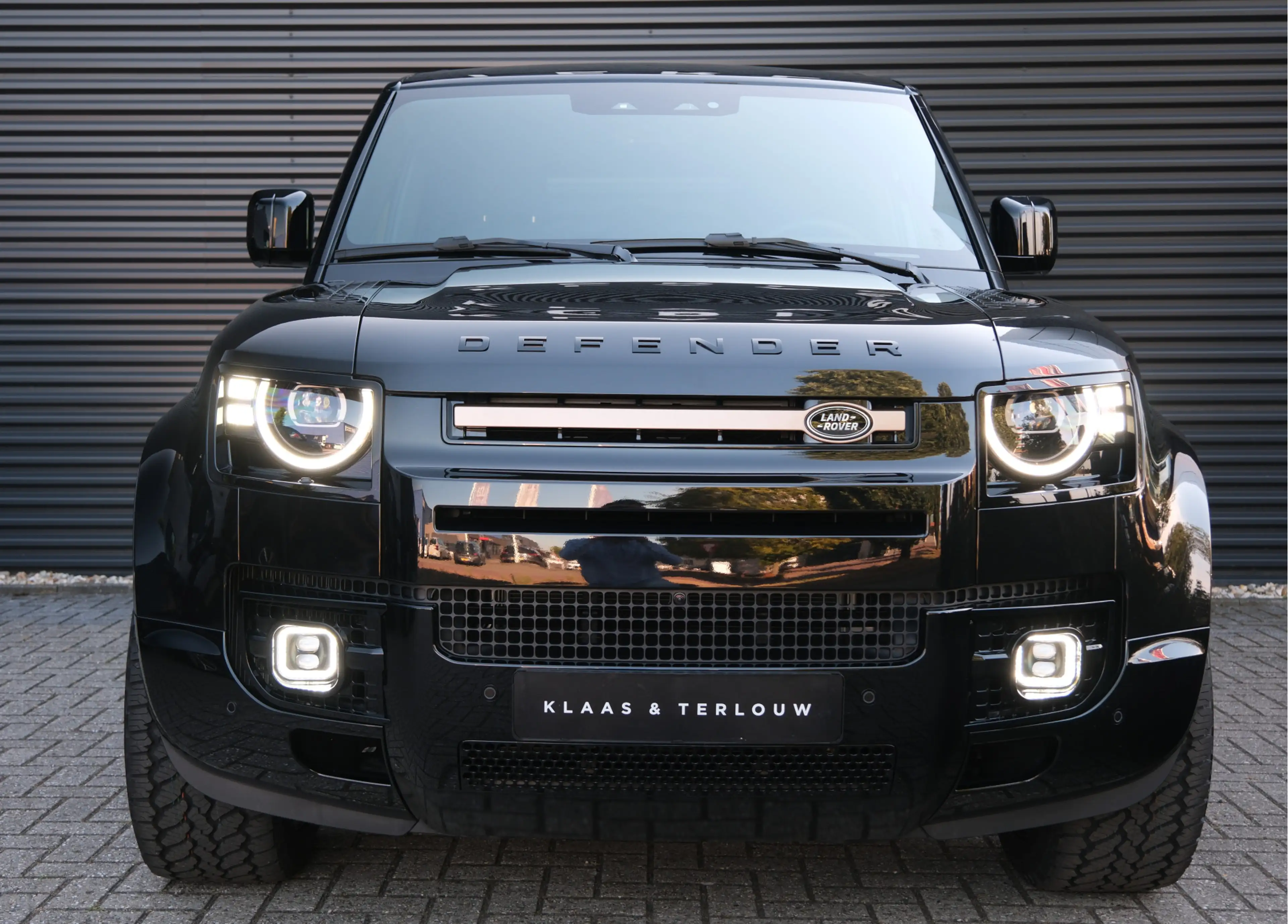 Land Rover Defender 110 P300e 110 X-Dynamic SE 5-Year Edition! | NP € — photo 8