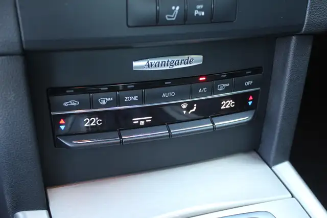 Mercedes-Benz 220 view 16