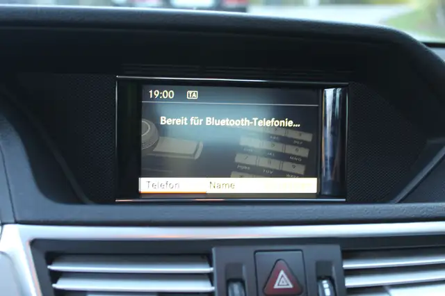 Mercedes-Benz 220 view 20