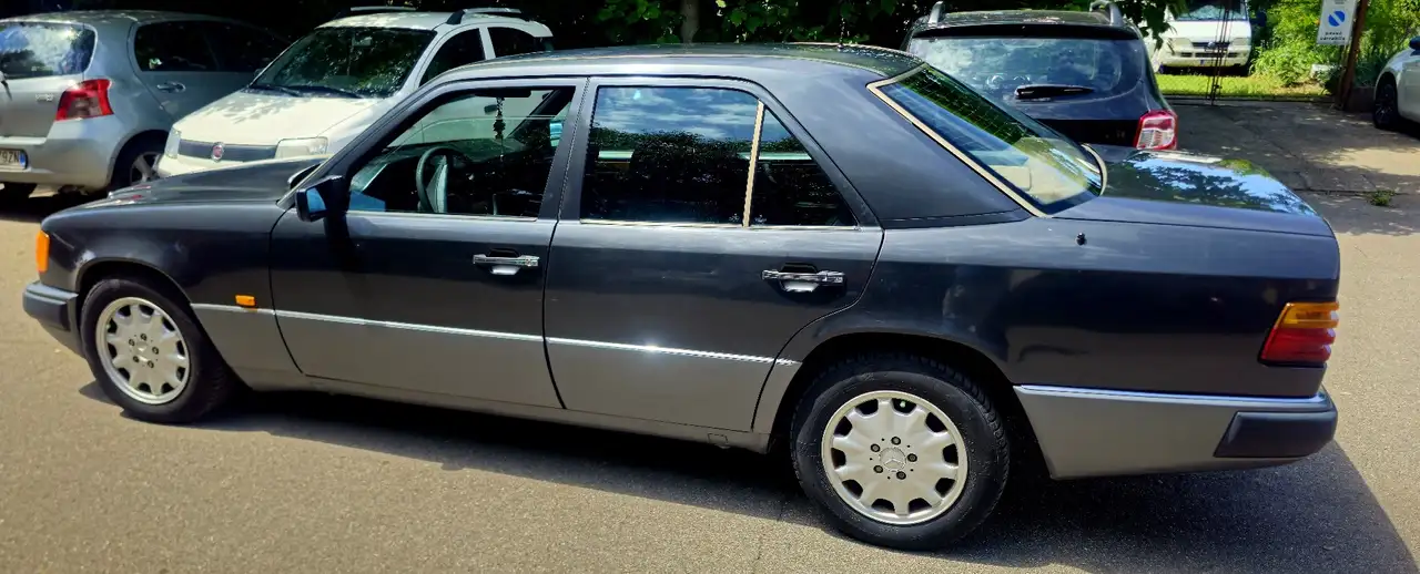 Mercedes-Benz E 200 (124), foto 1