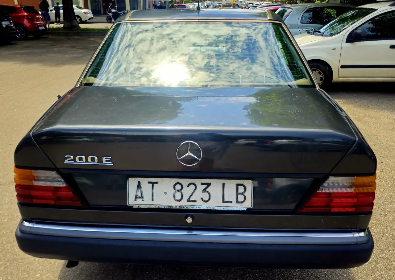 Mercedes-Benz E 200 (124), foto 3
