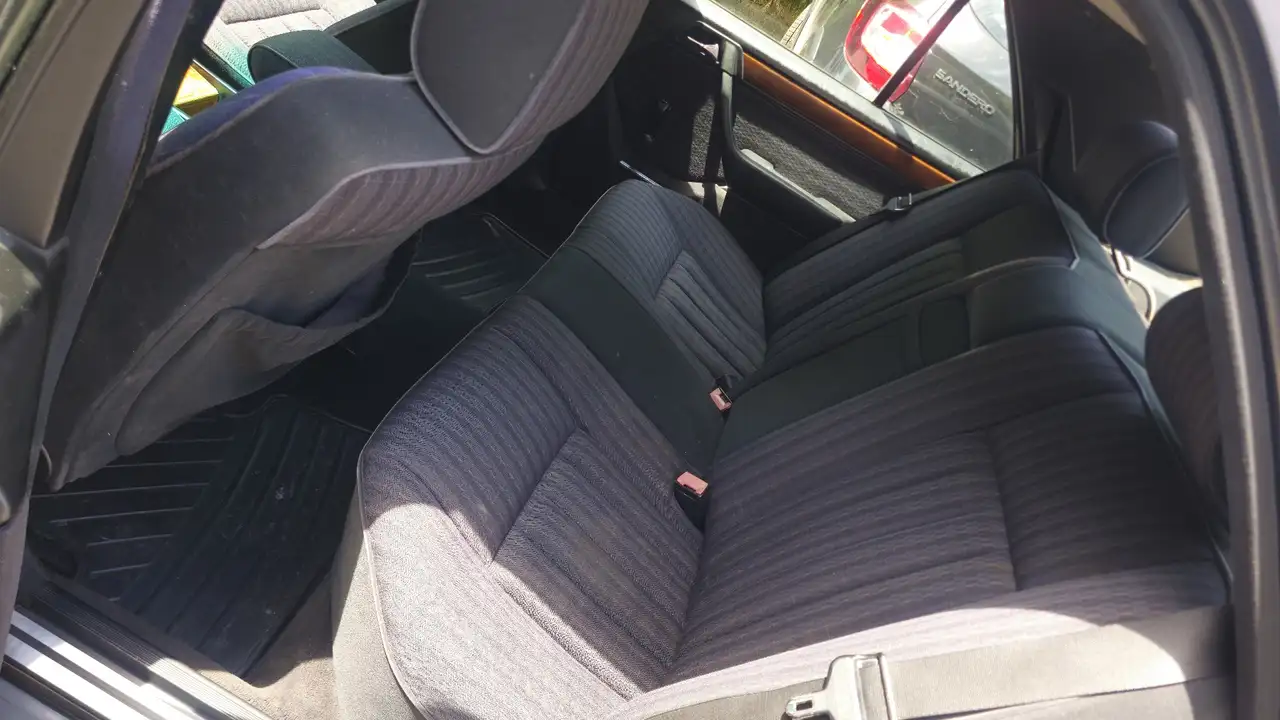 Mercedes-Benz E 200 (124), foto 9
