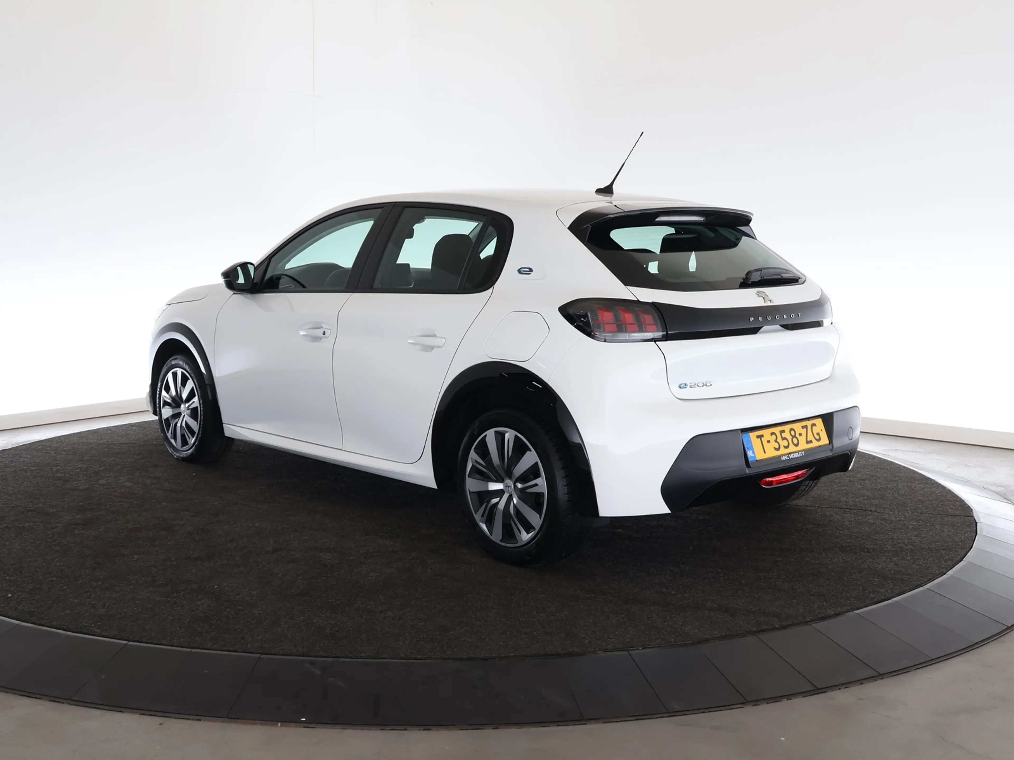 Peugeot e-208 EV Active Pack 50 kWh — photo 3