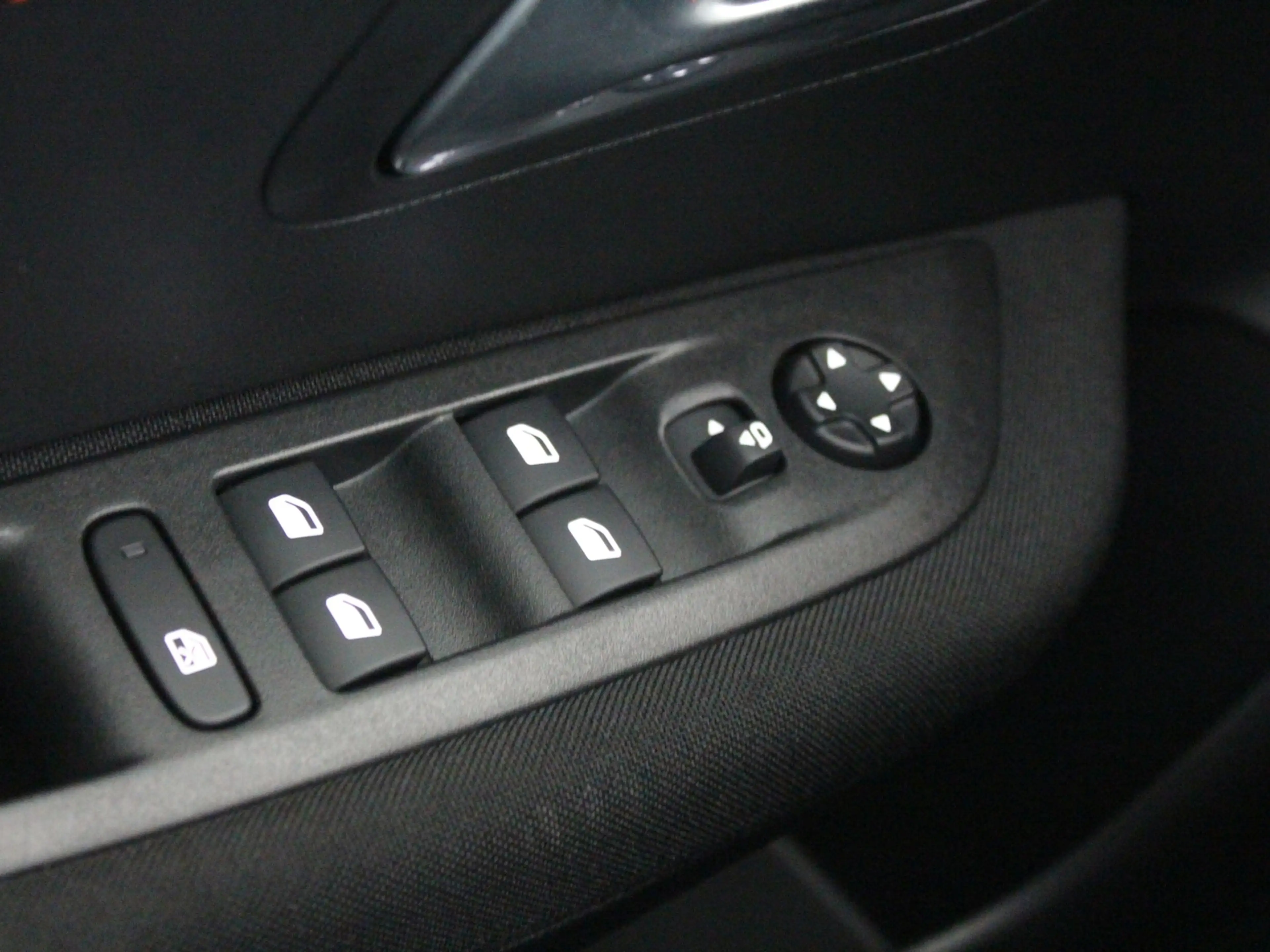 Peugeot e-208 EV Active Pack 50 kWh — photo 9